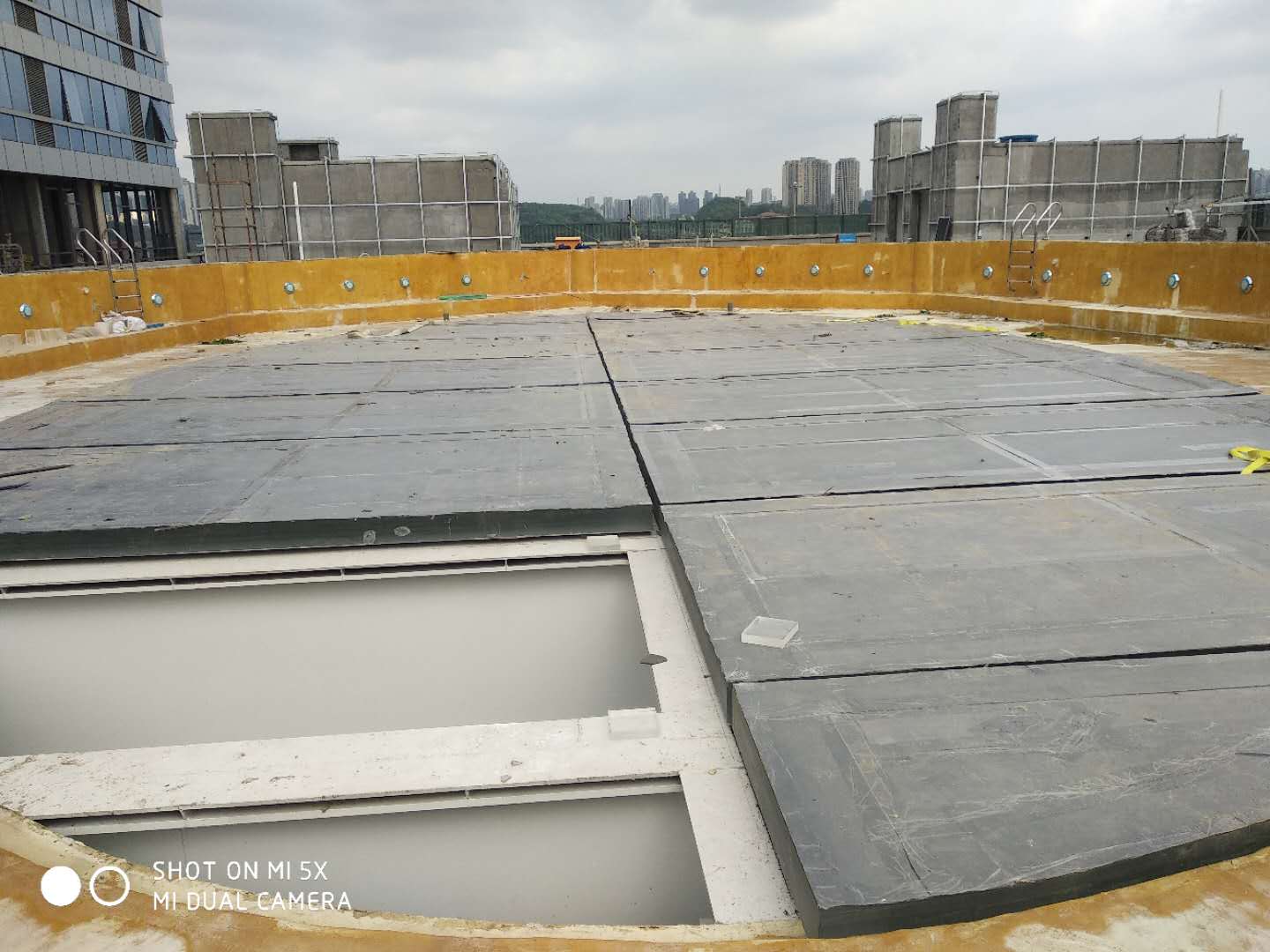 Acrylic swimming pool - installation LEYU