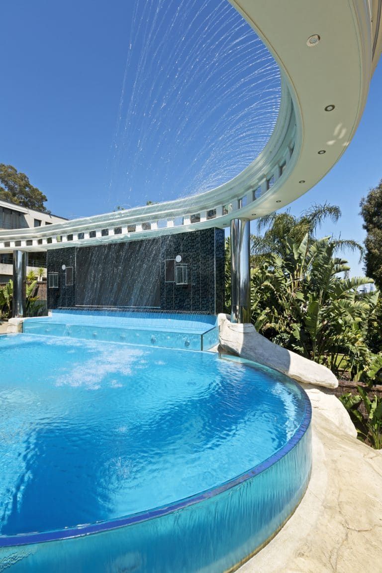 Acrylic pool viewing boards of different shapes and curves- Leyu Acrylic Sheet Products Factory