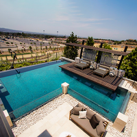//iororwxhmmkrpr5p.ldycdn.com/cloud/plBmqKmipmSRplnoimkpkr/How-to-clean-Acrylic-wall-panels-of-the-swimming-pool.png
