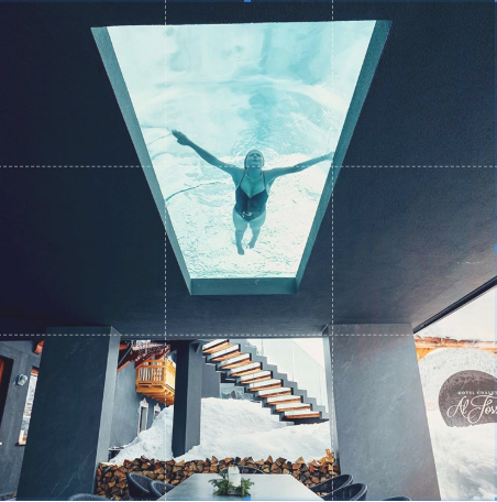  Steps and precautions for installing transparent acrylic swimming pool in the air
