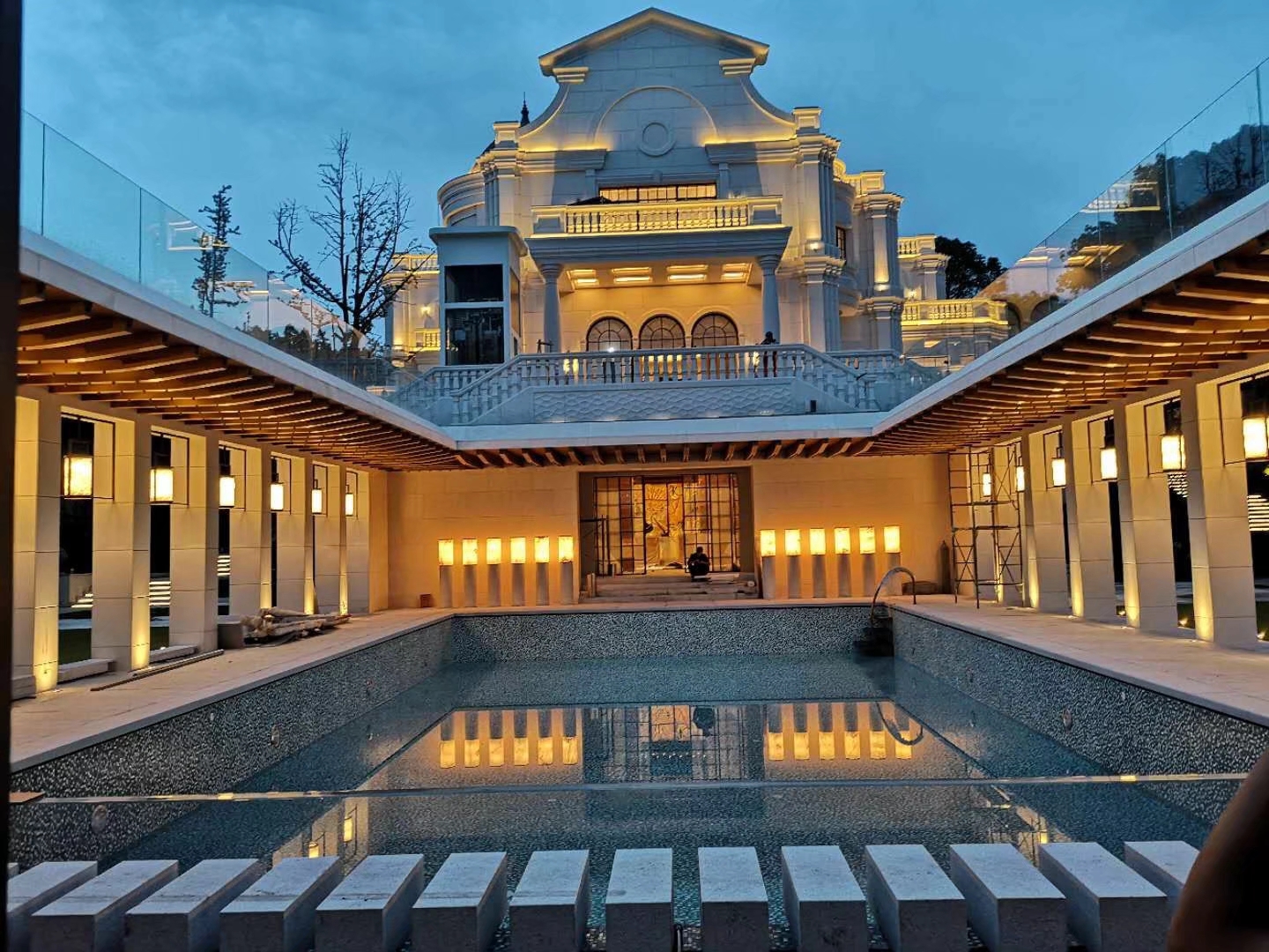The Rise of Outdoor Acrylic Swimming Pools in Dubai: Why They’re the Ultimate Choice