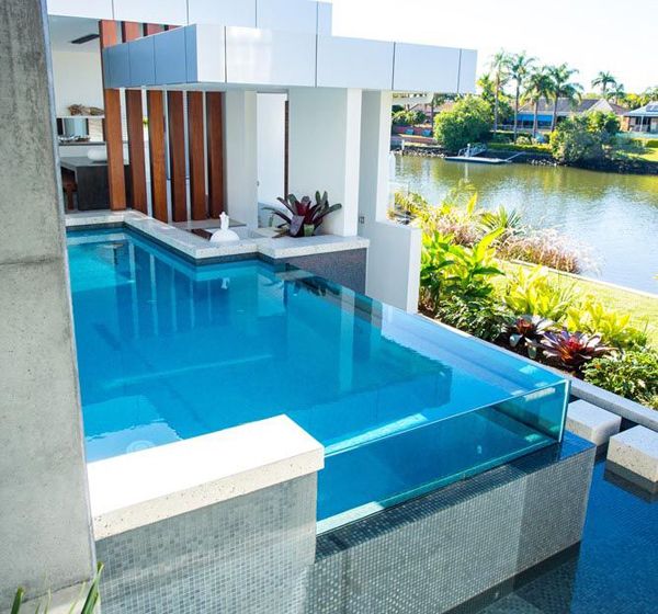 Acrylic swimming pool display