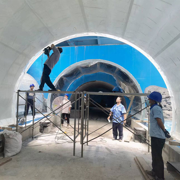 tunnel aquarium
