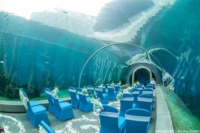 Acrylic water feature restaurant - manufacture