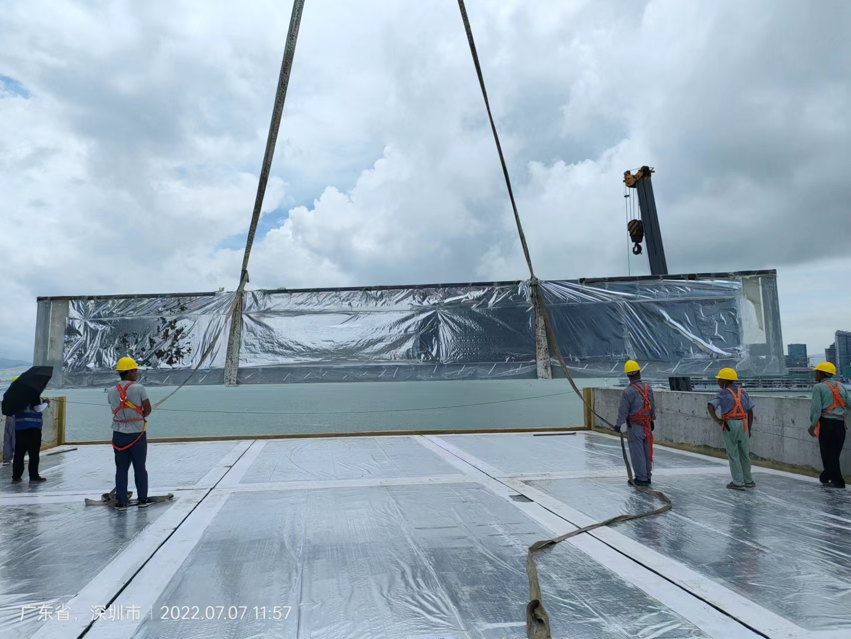 Acrylic swimming pool installation 