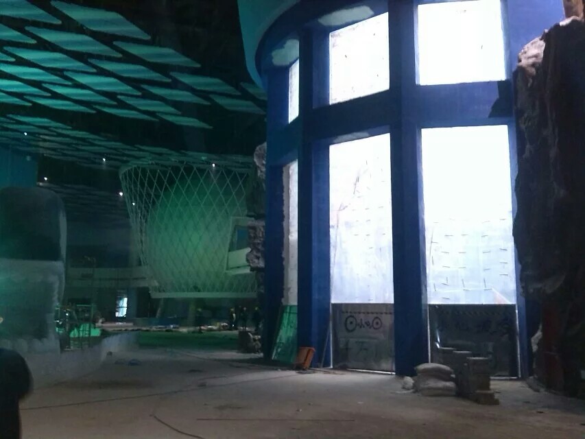 Acrylic cylindrical aquarium - LEYU INSTALLATION