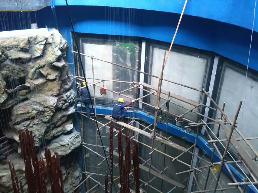 Acrylic cylindrical aquarium - LEYU INSTALLATION