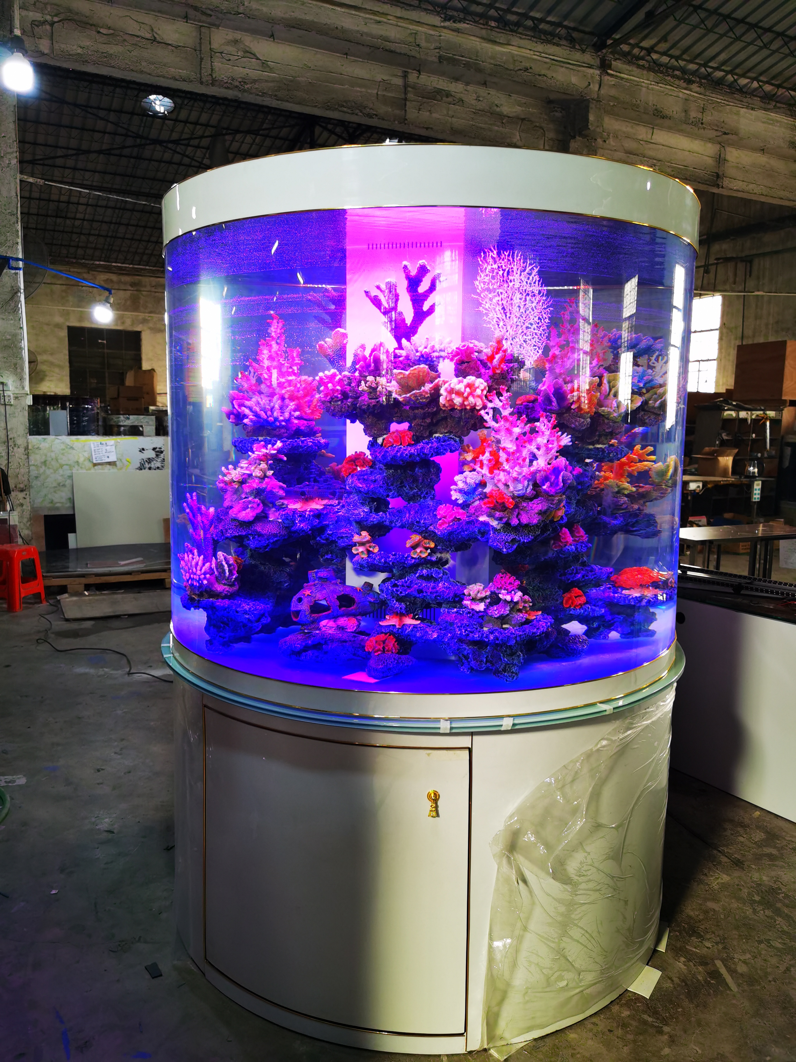 Custom acrylic fish tank - LEYU 