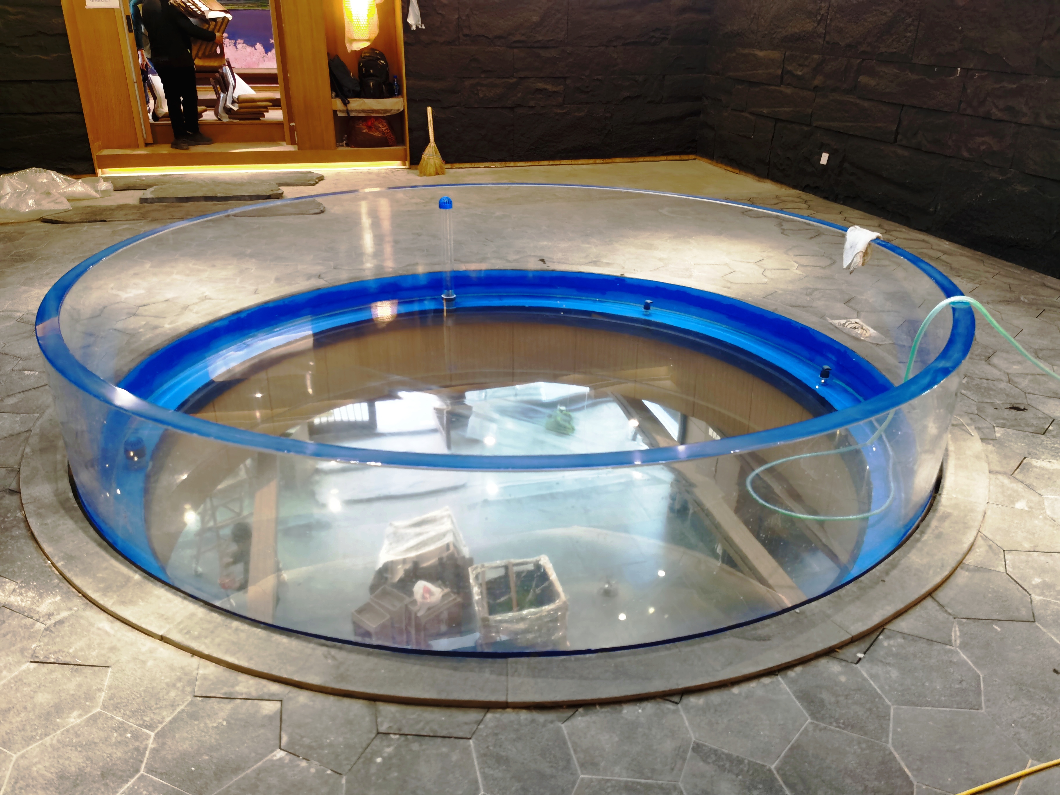 Acrylic custom fish tank - factory