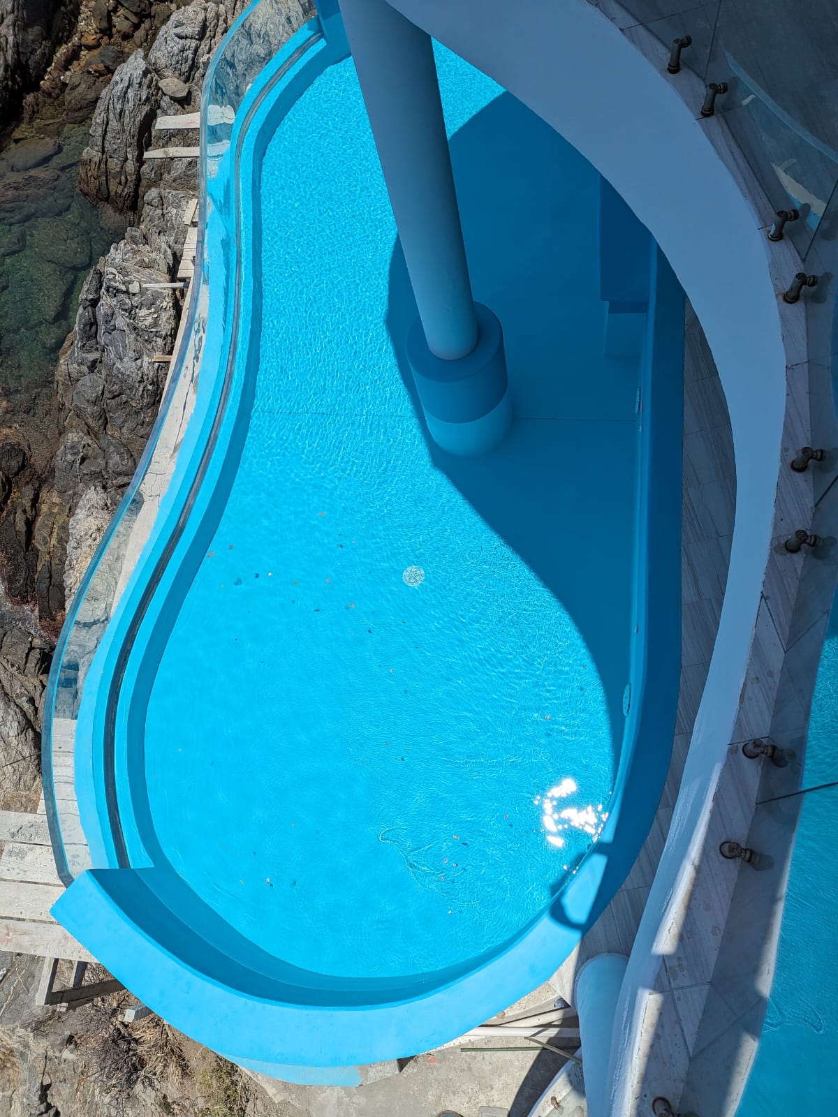 Acrylic swimming pool - installation