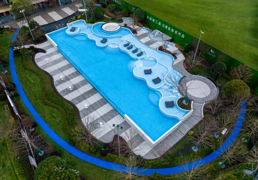 Acrylic swimming pool - manufacture