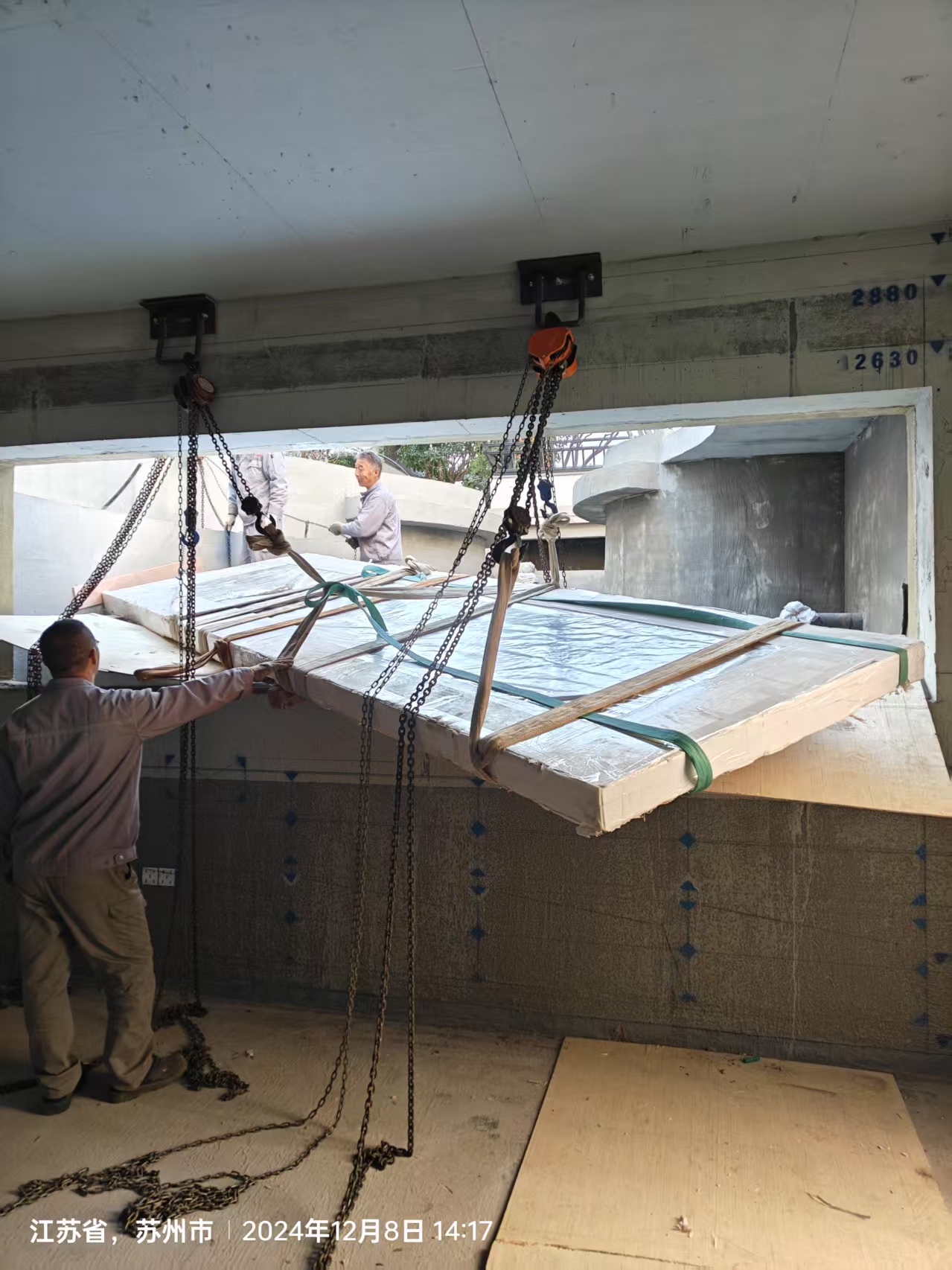Acrylic fish pool - LEYU