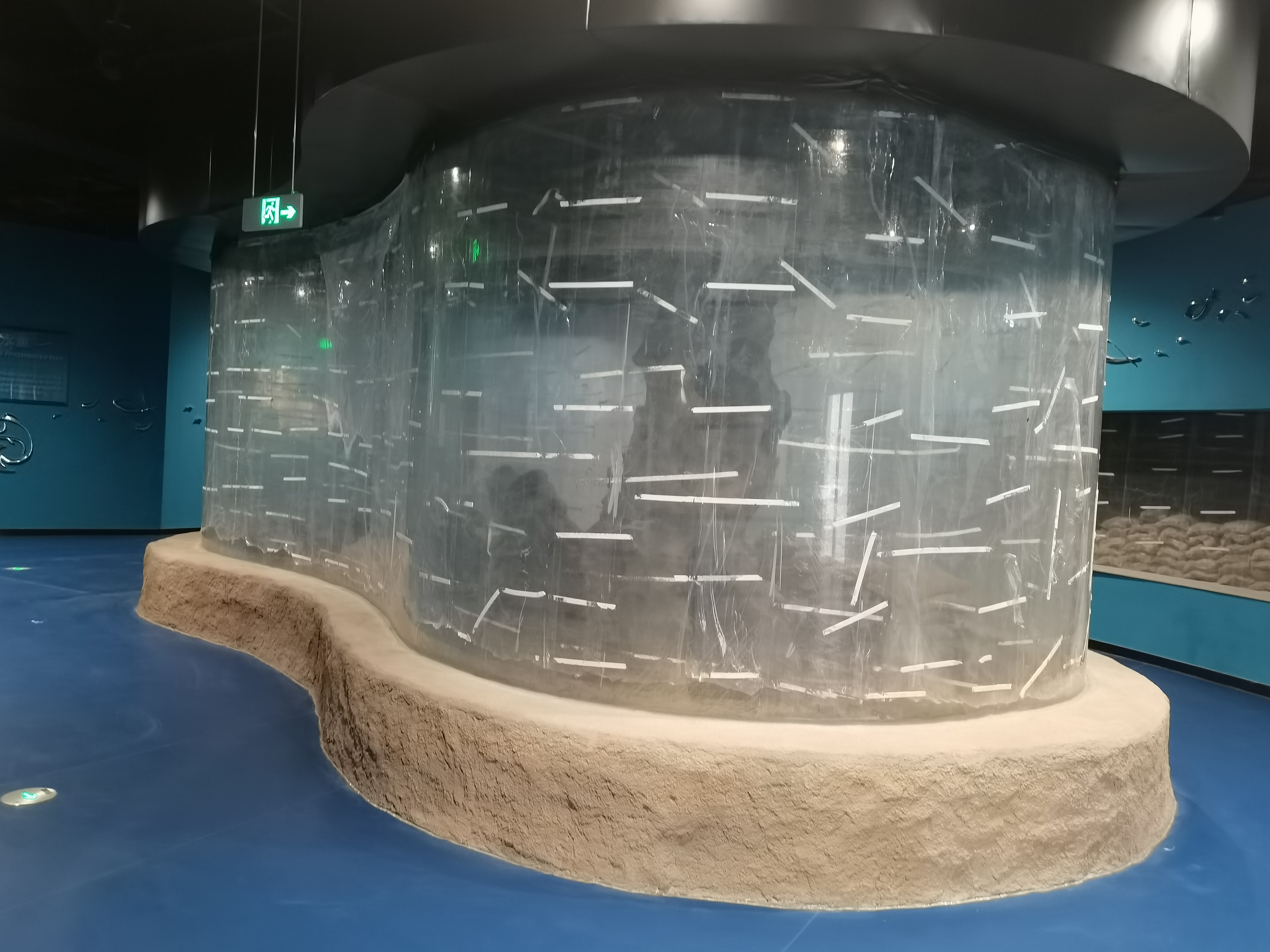 Acrylic fish tank - LEYU