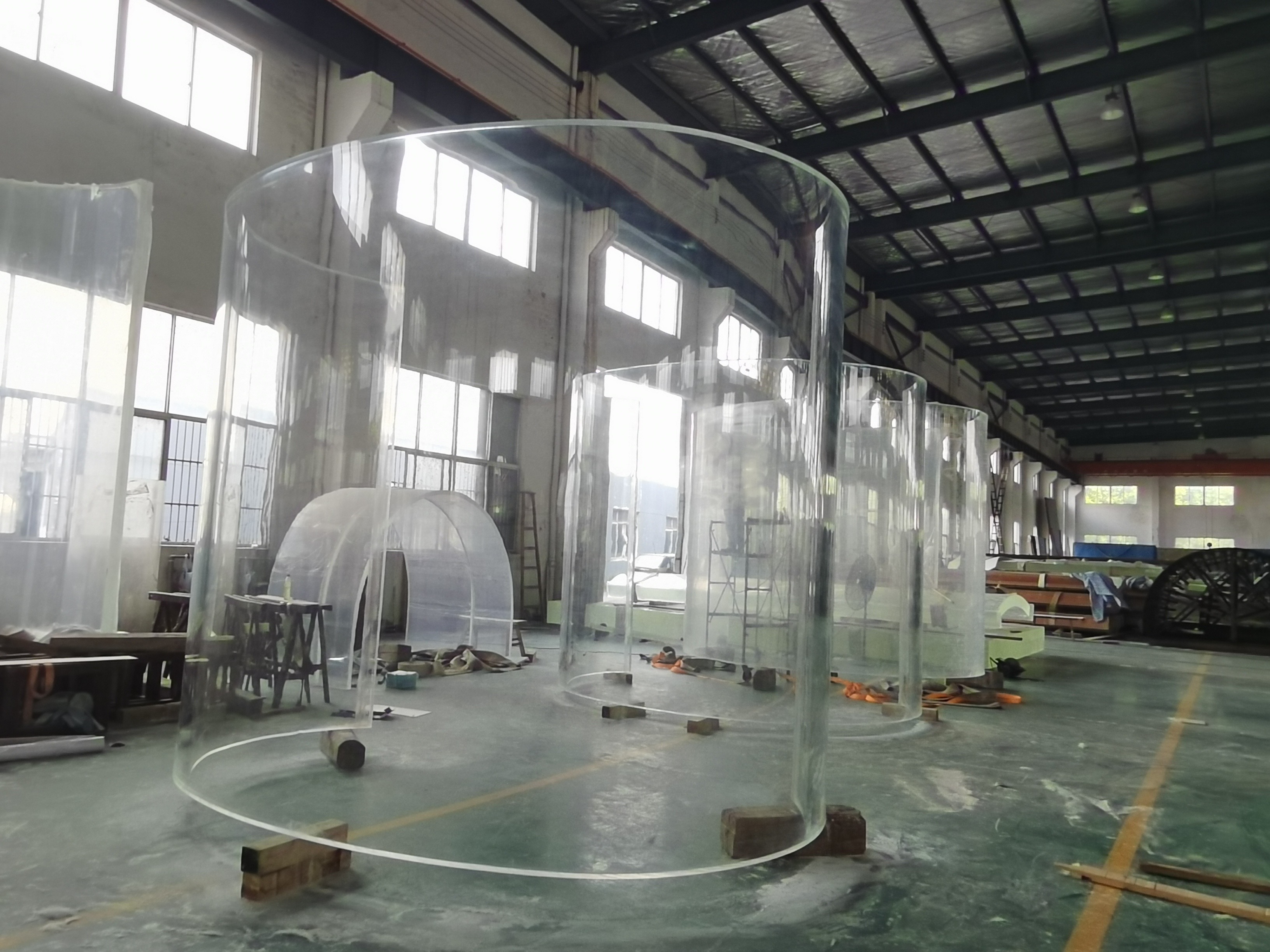 Acrylic curved panel - factory
