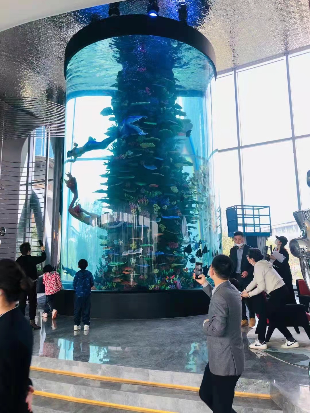 Custom acrylic fish tank - LEYU