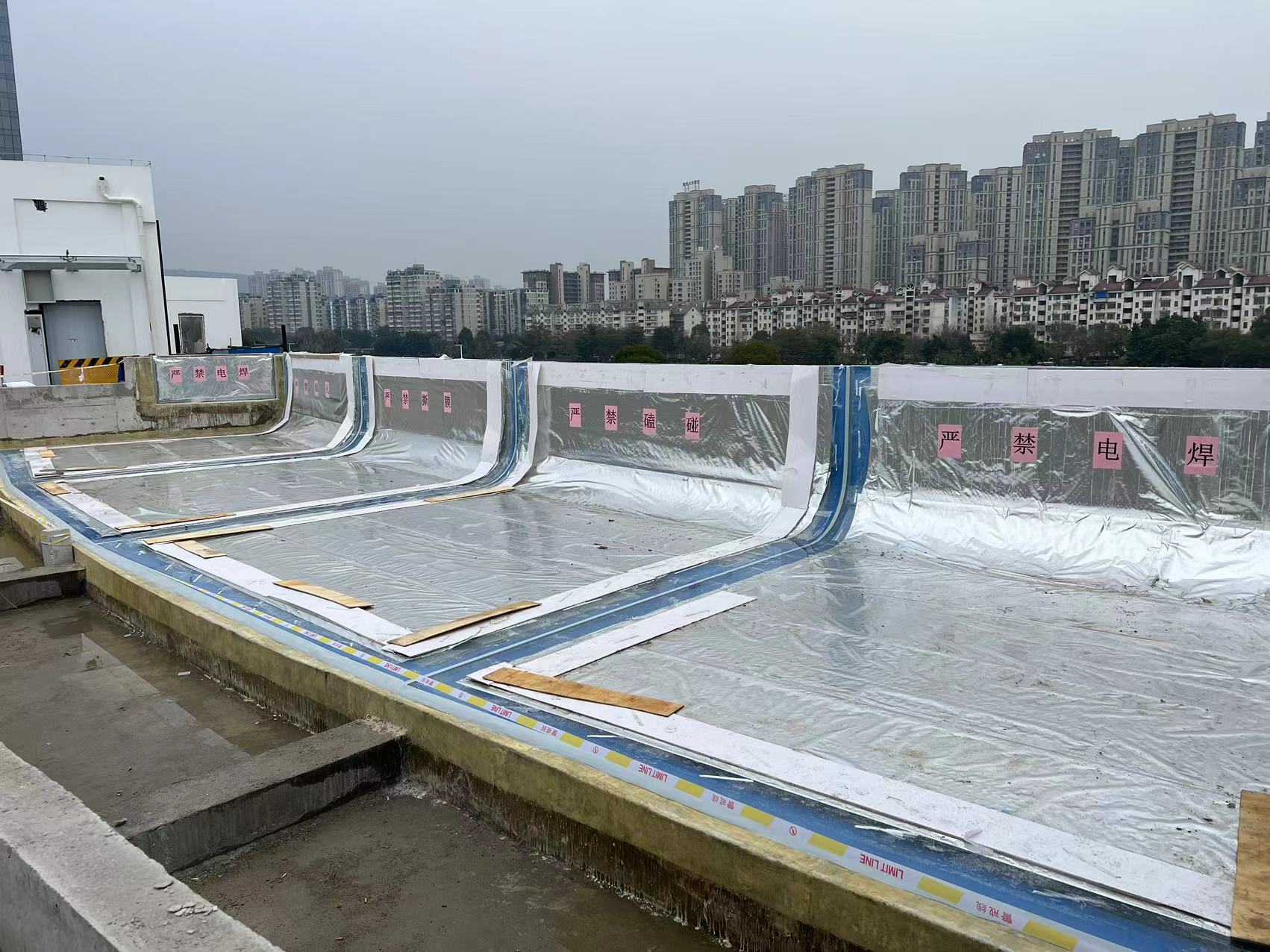 Acrylic swimming pool - LEYU installation