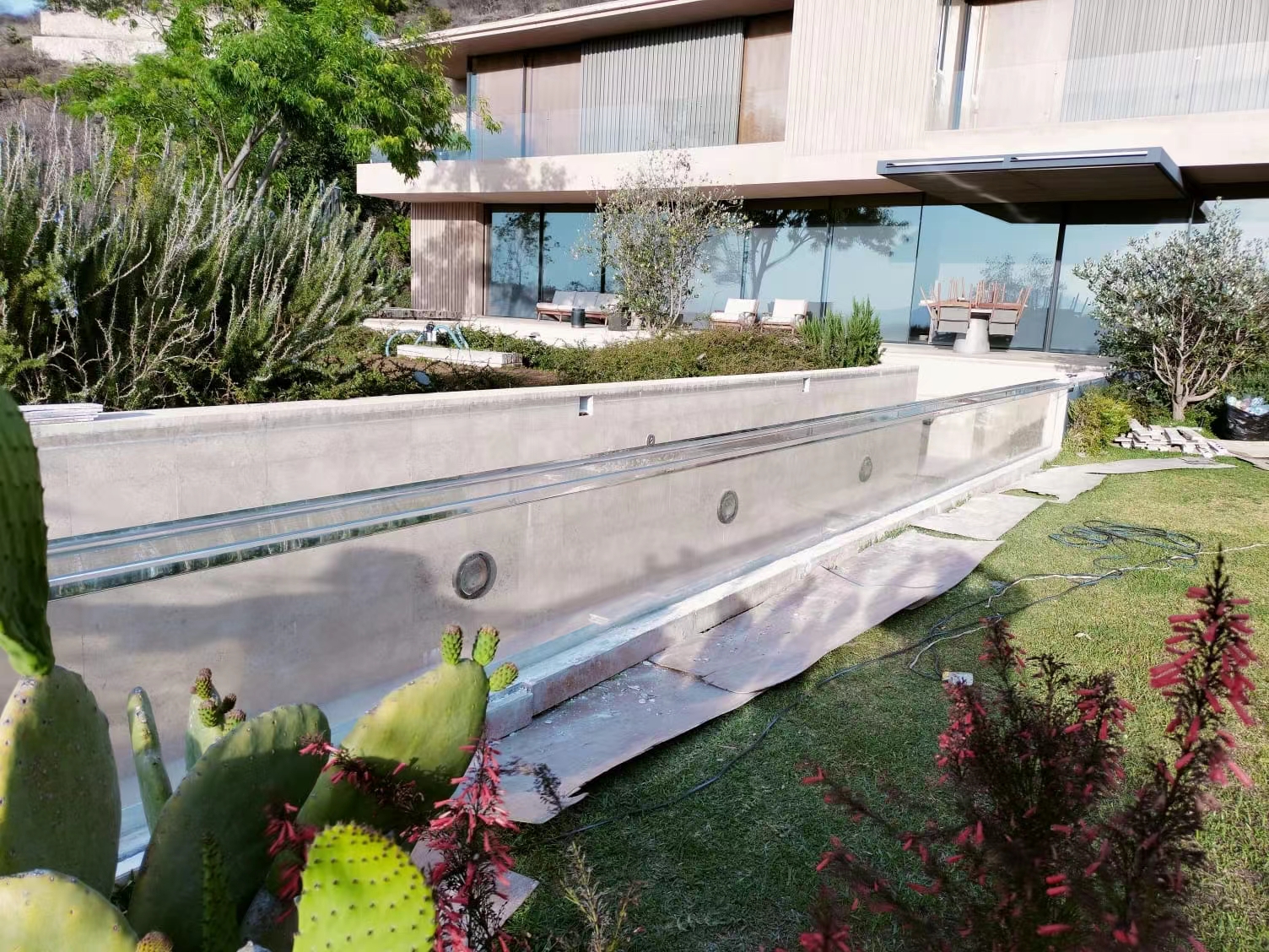 Acrylic swimming pool - installation LEYU