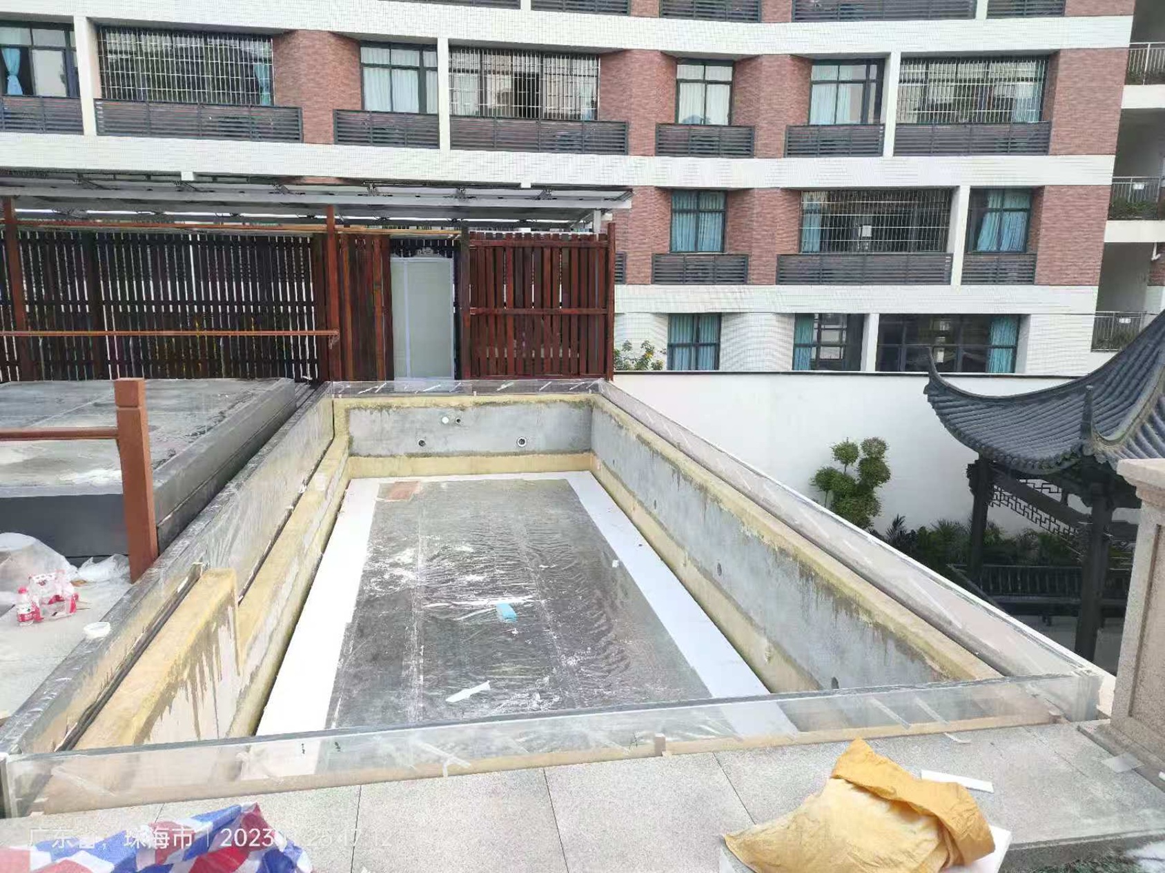 Luxury Acrylic Swimming Pools: Transforming Spaces in the Middle East