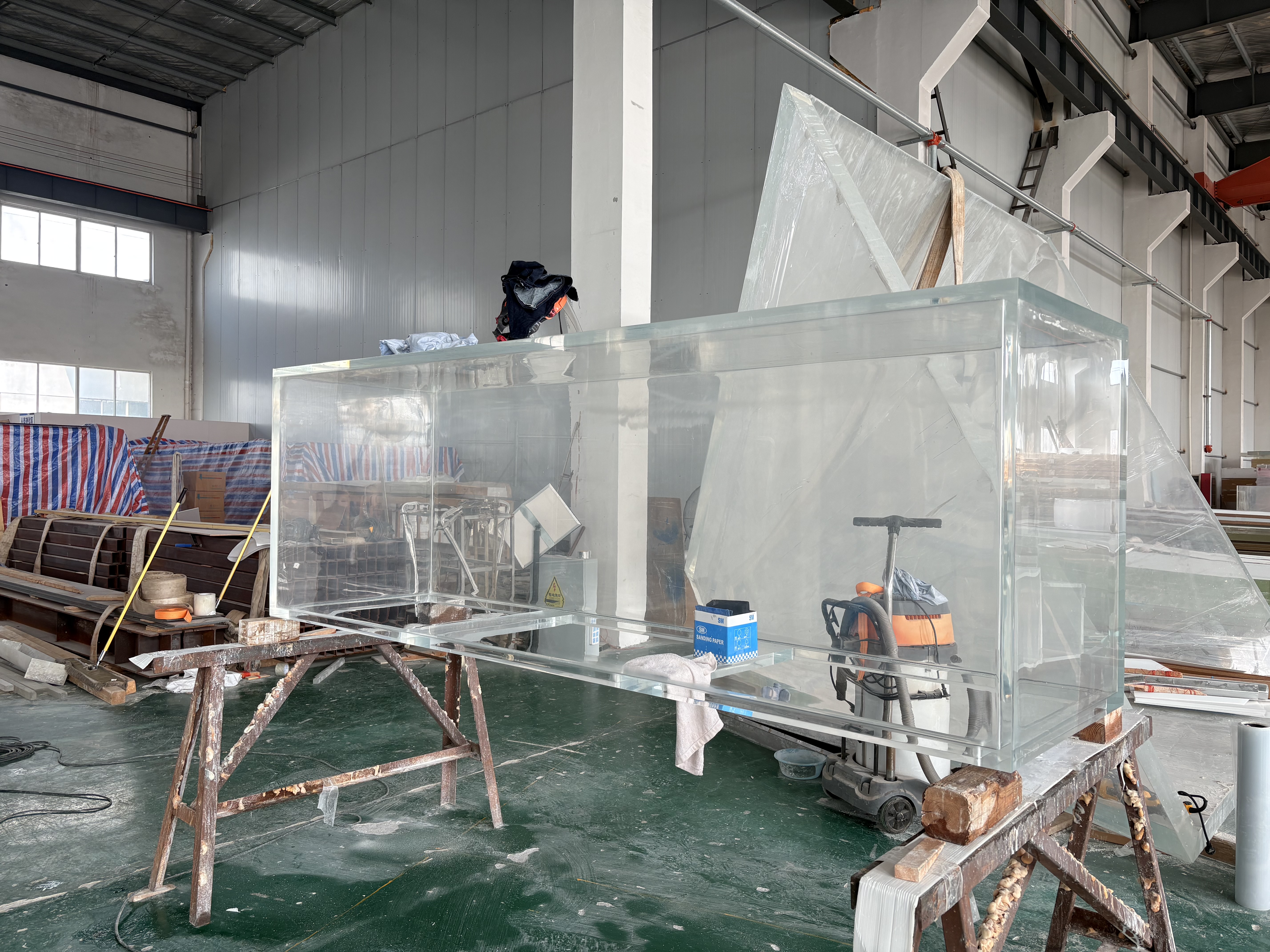 Acrylic fish tank manufacturer - LEYU