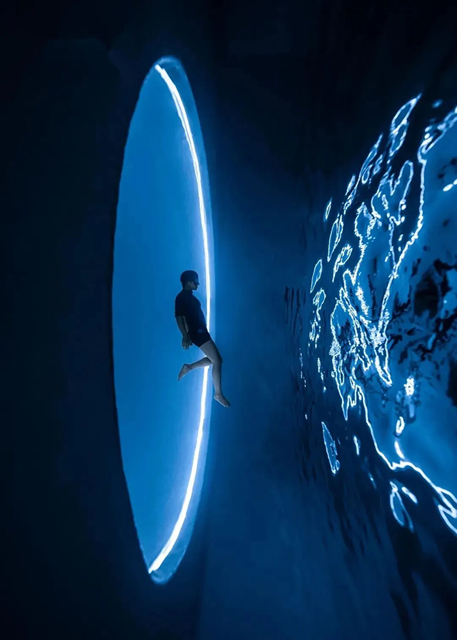 Acrylic Deep Diving Pool in Shanghai East Hongqiao Center