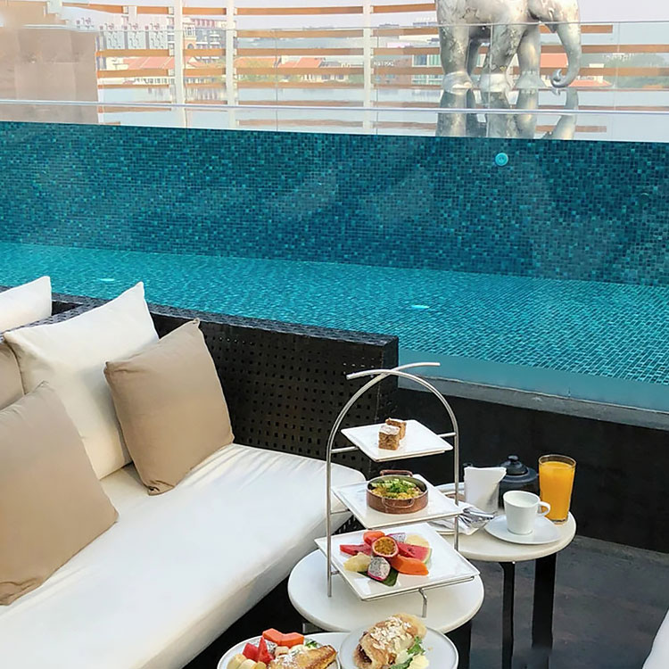 Discover the Future of Luxury Swimming: Chlorine-Free Saltwater Acrylic Pools Tailored for the Middle East