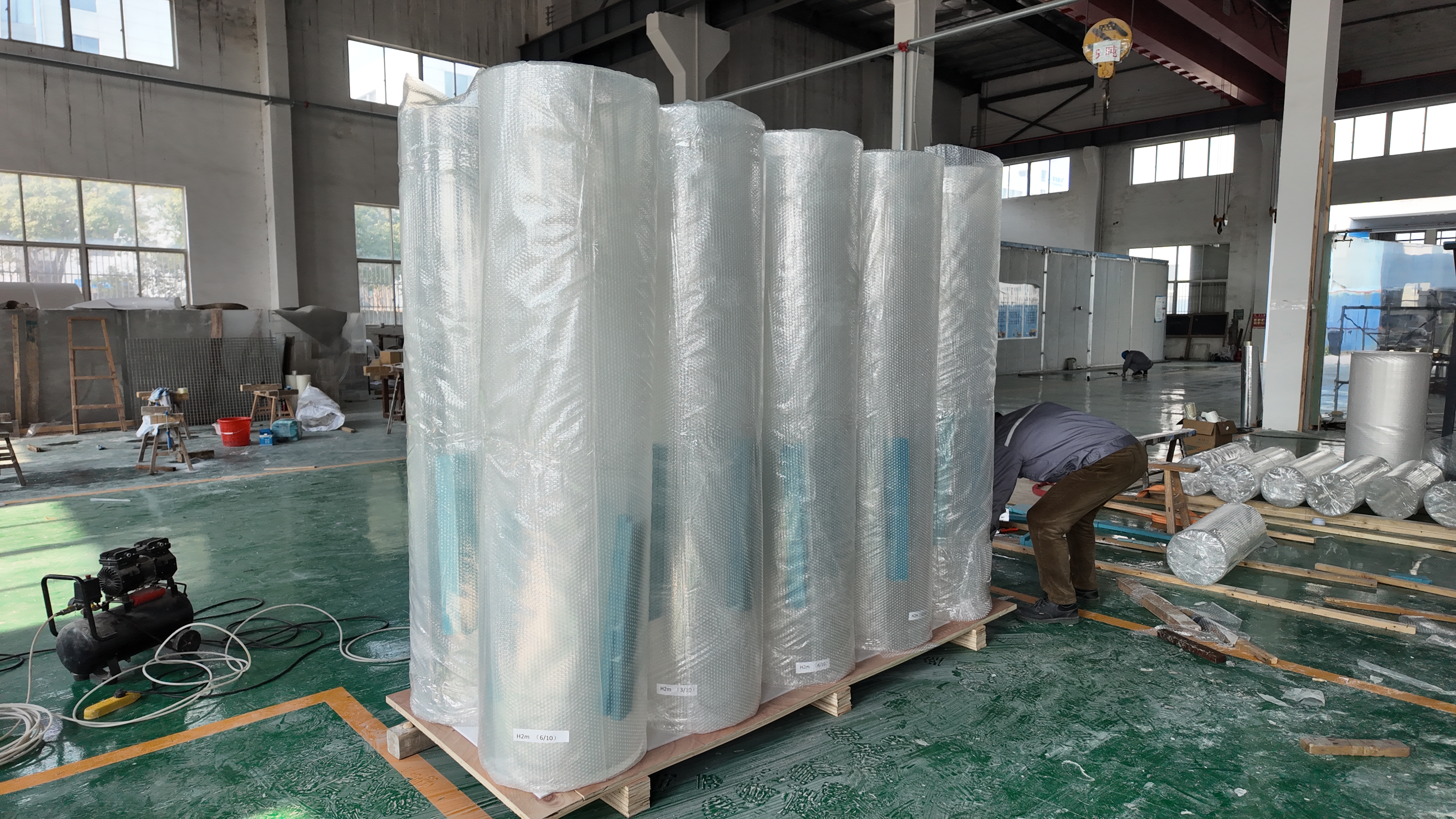 Custom acrylic tube - LEYU