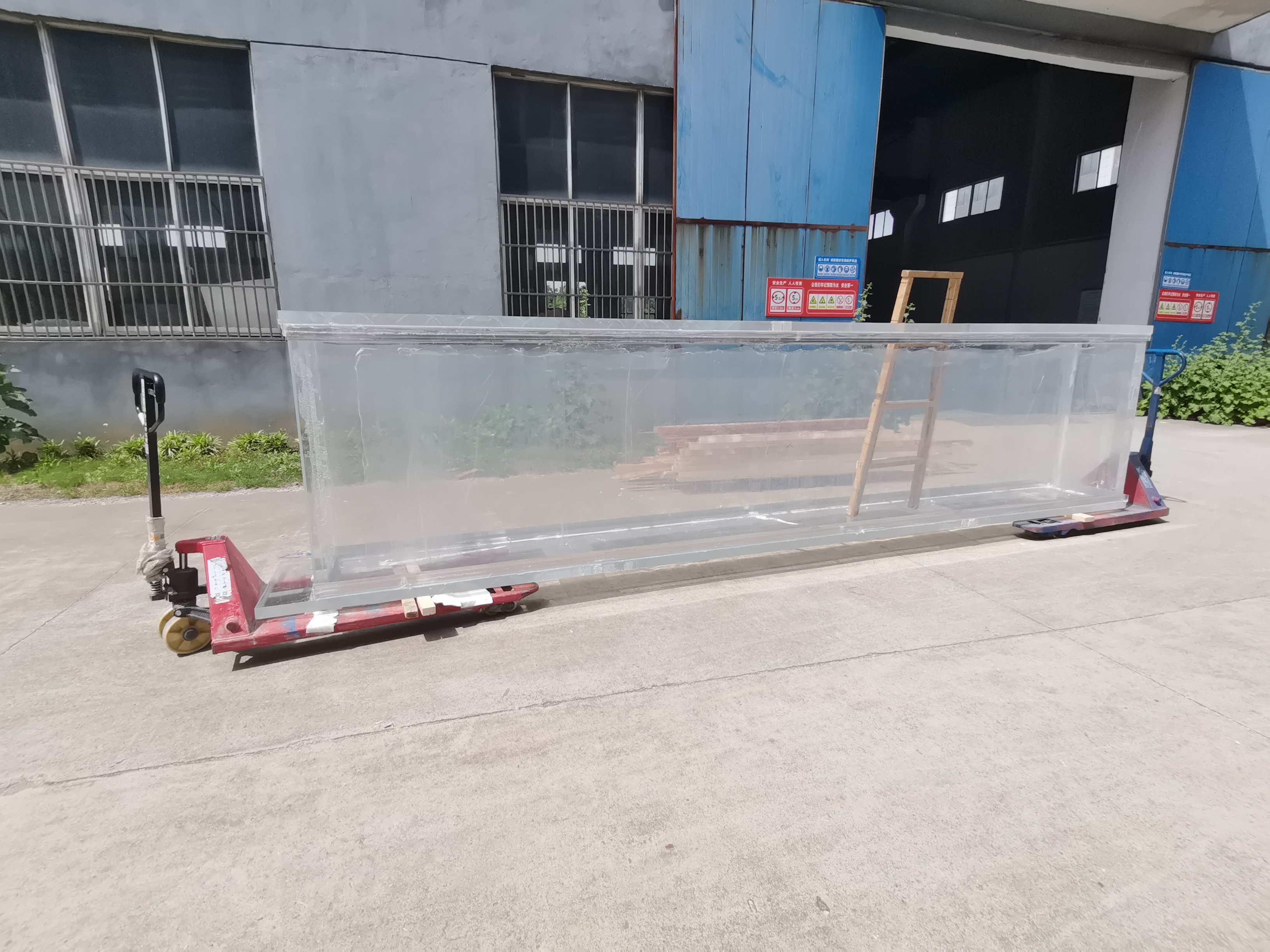 Acrylic fish tank manufacture - LEYU