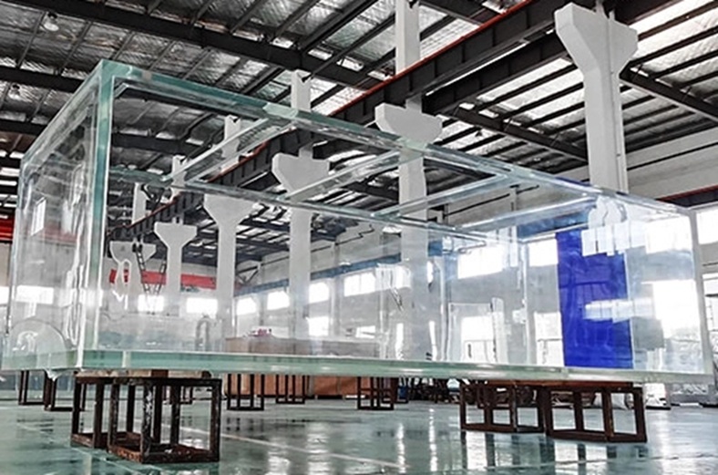 Acrylic swimming pool wall - A New Trend in Swimming Pool D&eacute;cor