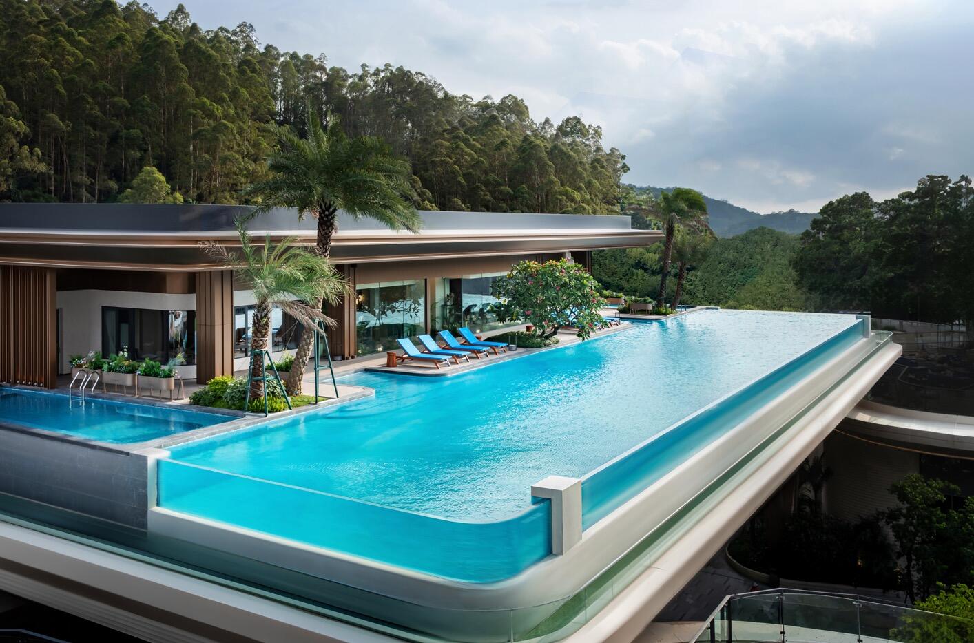 Acrylic Swimming Pool - Installation