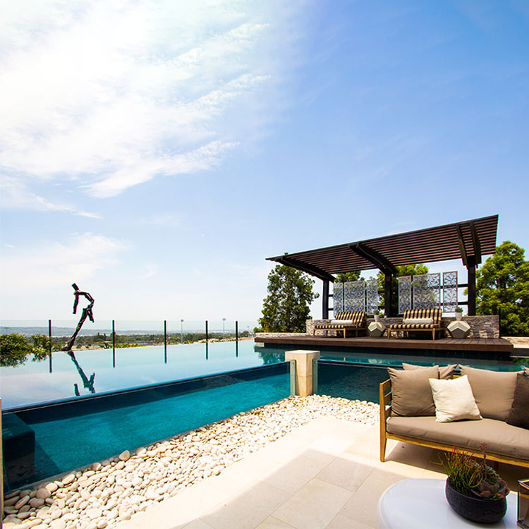 Transform Your Oasis with Bespoke Acrylic Plexiglass Swimming Pools in the Middle East