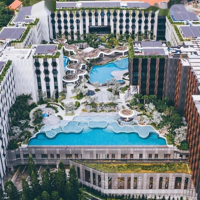 Acrylic glass for swimming pools in the middle east region - LEYU