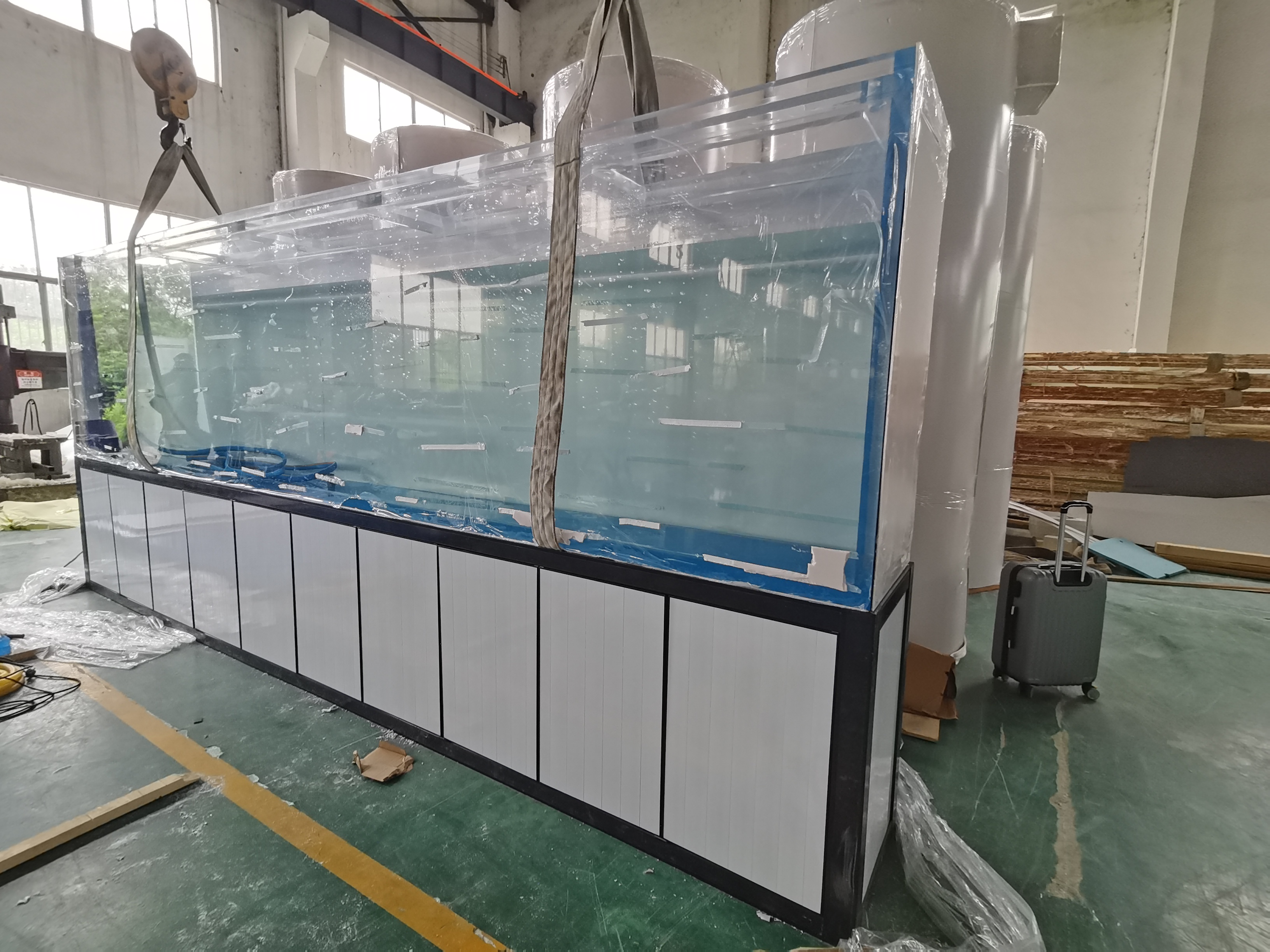 Why An Acrylic Aquarium - LEYU