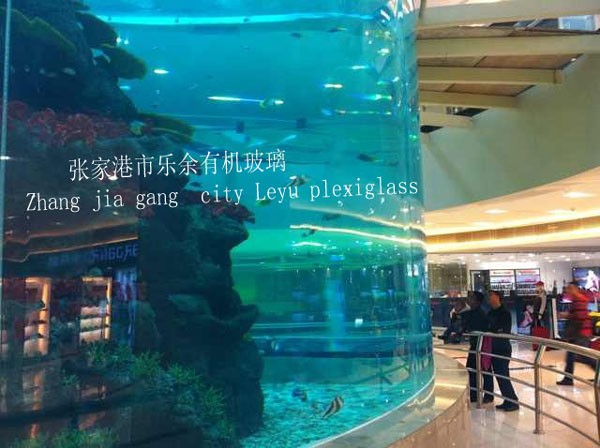 Large aquarium acrylic cylindrical fish tank production and installation - LEYU