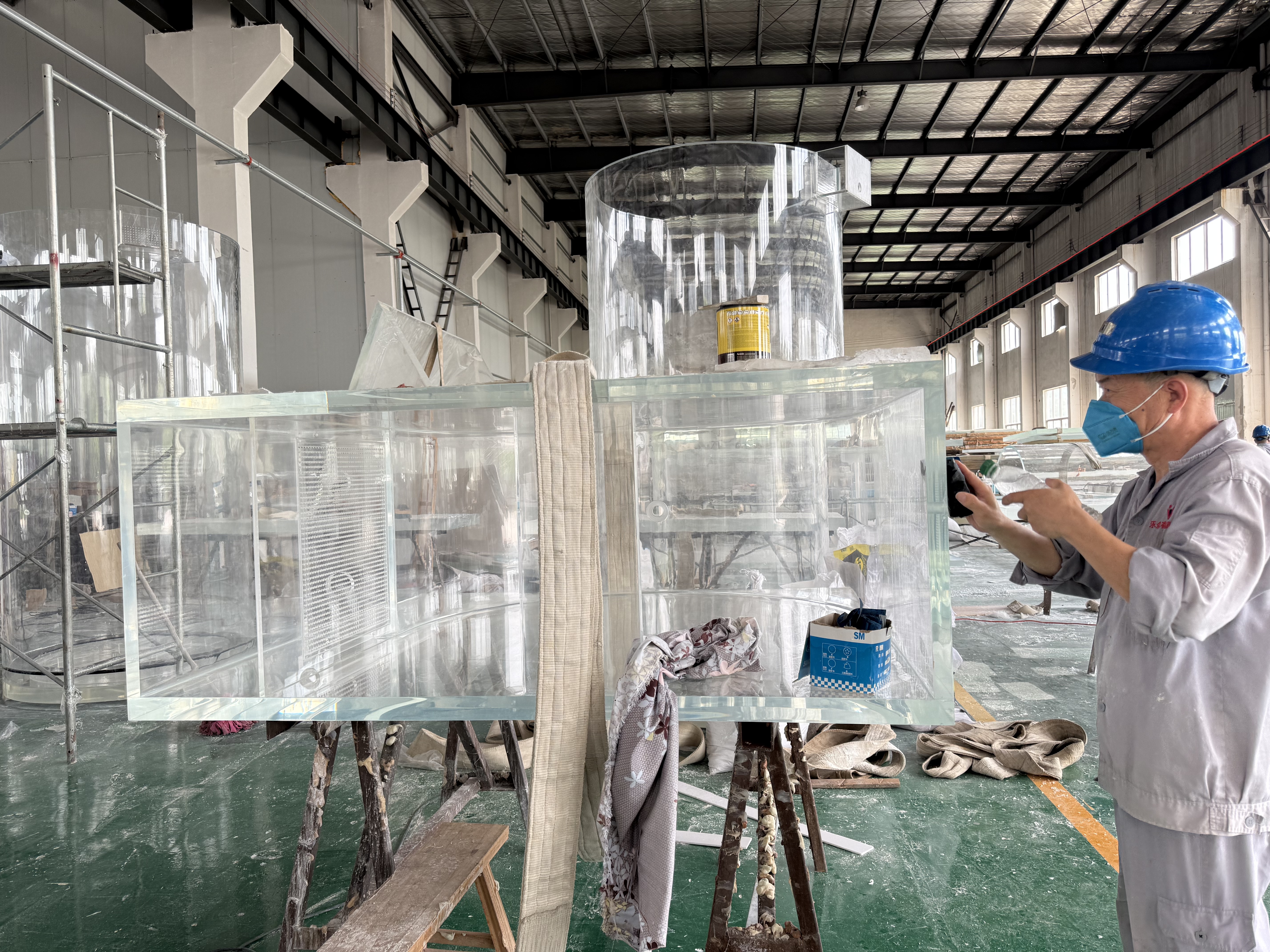 Acrylic fish tank manufacturer - LEYU
